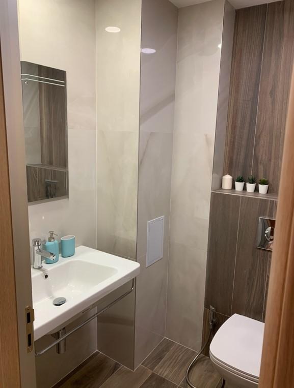 Дава под наем 3-СТАЕН, гр. София, Лозенец, снимка 9 - Апартаменти - 53117673