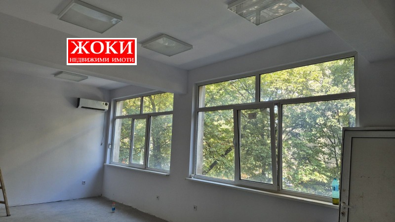 Дава под Наем ОФИС в град Перник, Център - 117 кв.м / 897.32 € » 1 755 лв., ЖОКИ ЕООД