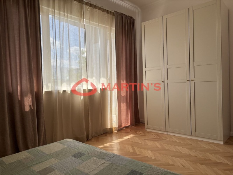 Дава под нем  3-стаен, град София, Център •  850 € • ID 70633983 — holmes.bg - [1] 