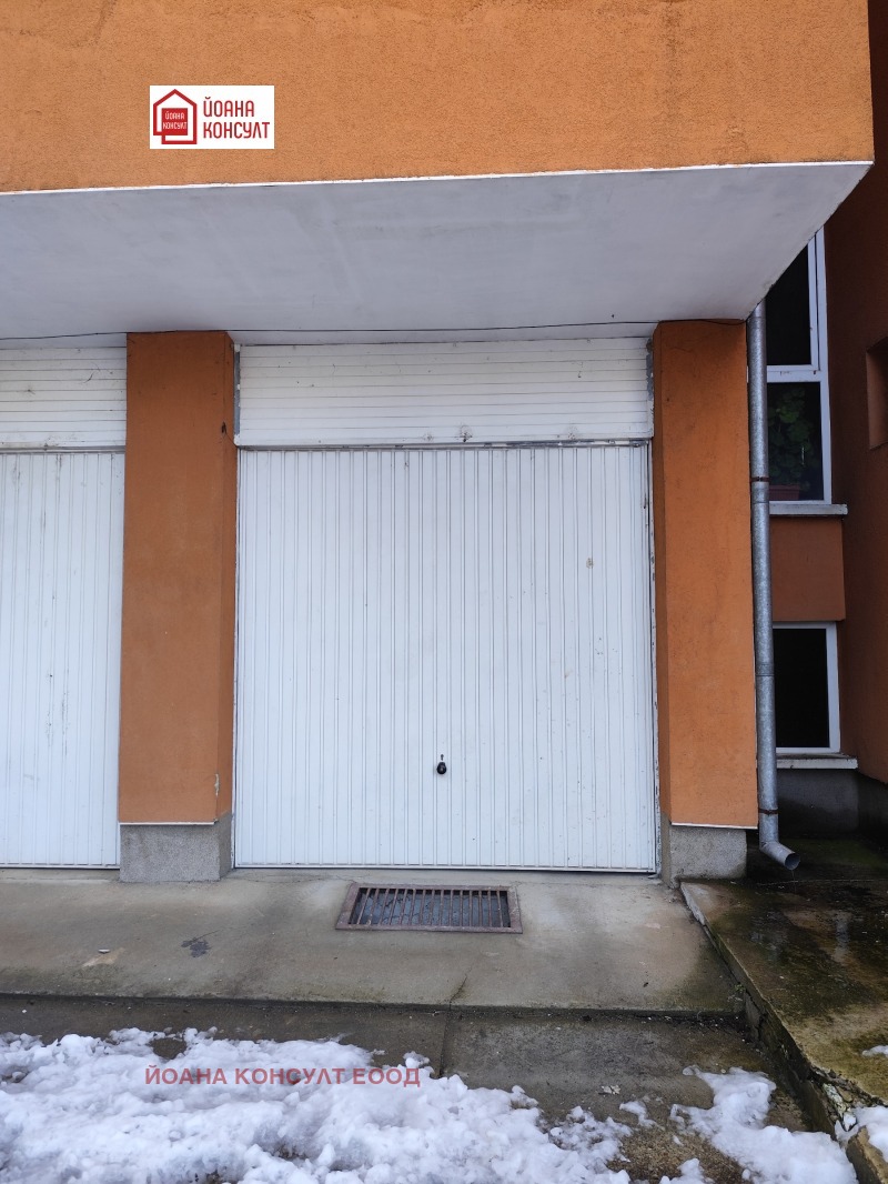 Дава под наем ГАРАЖ, ПАРКОМЯСТО, гр. Плевен, Идеален център