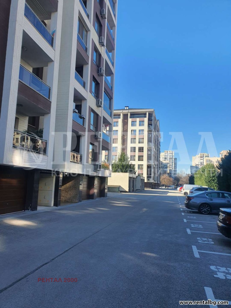 Дава под наем ГАРАЖ, ПАРКОМЯСТО, гр. Пловдив, Тракия, снимка 2 - Гаражи и паркоместа - 53121466