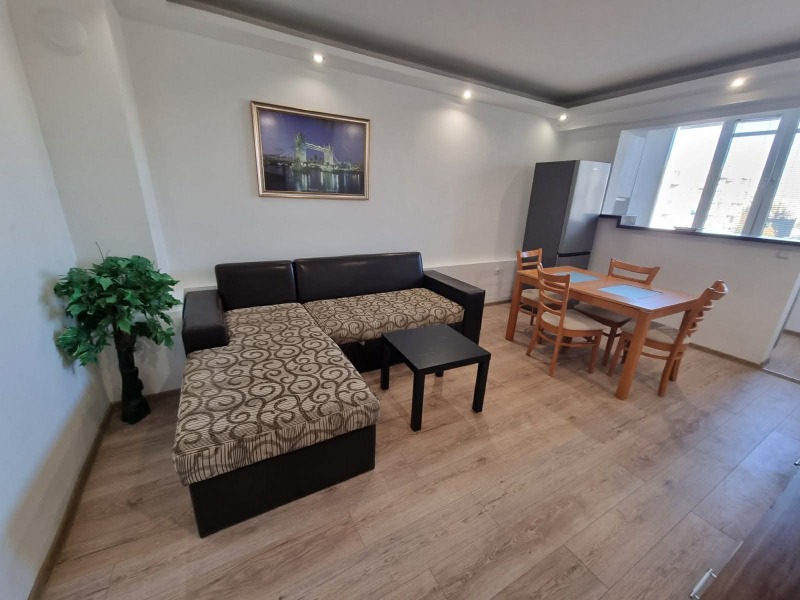 Под наем 2-СТАЕН, град Пловдив, Кючук Париж • 425 € / 831.23 лв. • 98860340 1