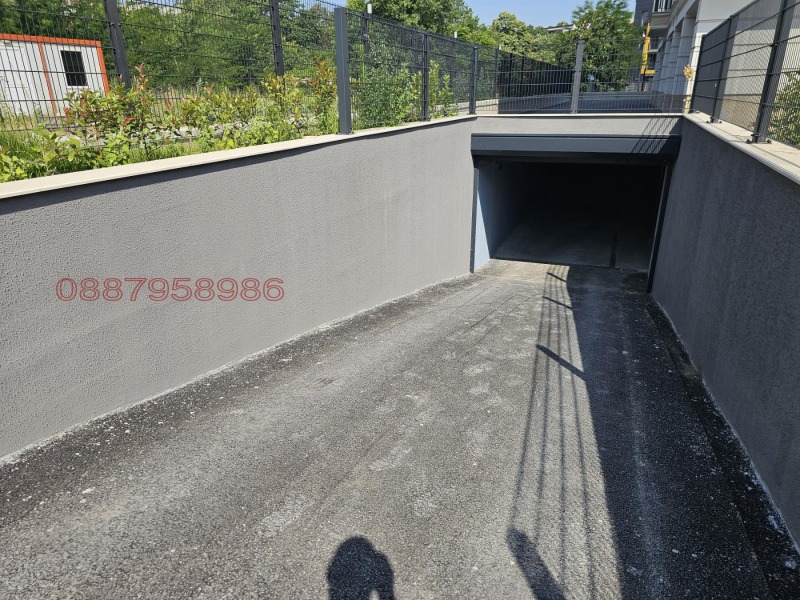 Дава под наем ГАРАЖ, ПАРКОМЯСТО, гр. Пловдив, Западен, снимка 4 - Гаражи и паркоместа - 52781067