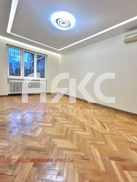 Дава под наем  3-стаен, град София