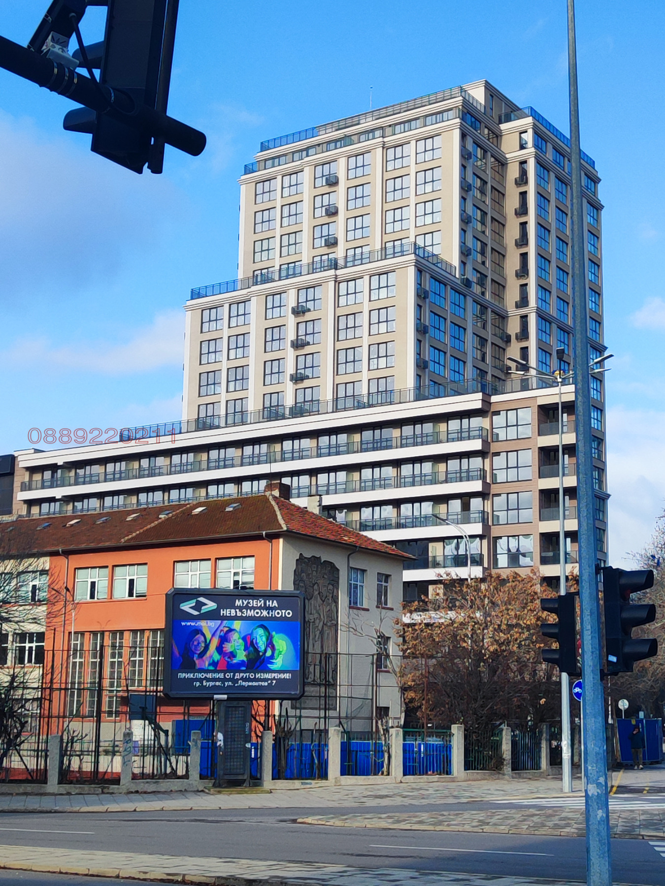 Дава под наем ГАРАЖ, ПАРКОМЯСТО, гр. Бургас, Братя Миладинови, снимка 2 - Гаражи и паркоместа - 53642477