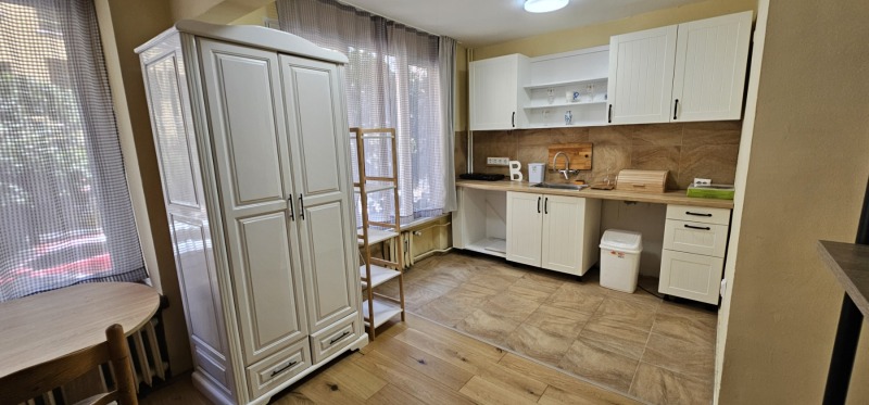 De inchiriat  1 dormitor Sofia , Țentâr , 60 mp | 49155326 - imagine [2]