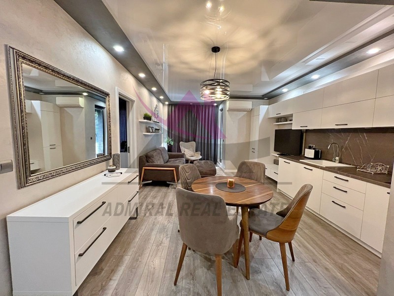 Дава под наем  3-стаен град Варна , Център , 74 кв.м | 93310373