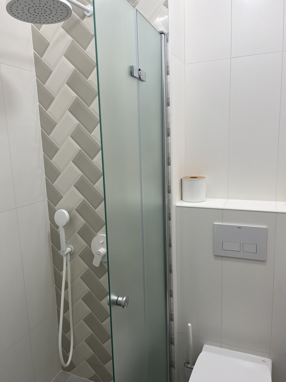 Дава под наем 2-СТАЕН, гр. София, Света Троица, снимка 9 - Апартаменти - 53288226