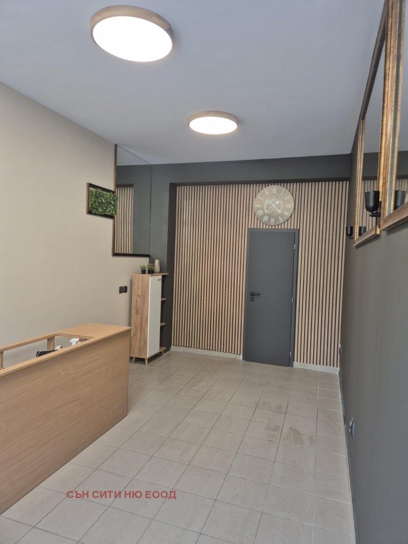 A louer  Boutique Sofia , Krasno selo , 24 m² | 74271545