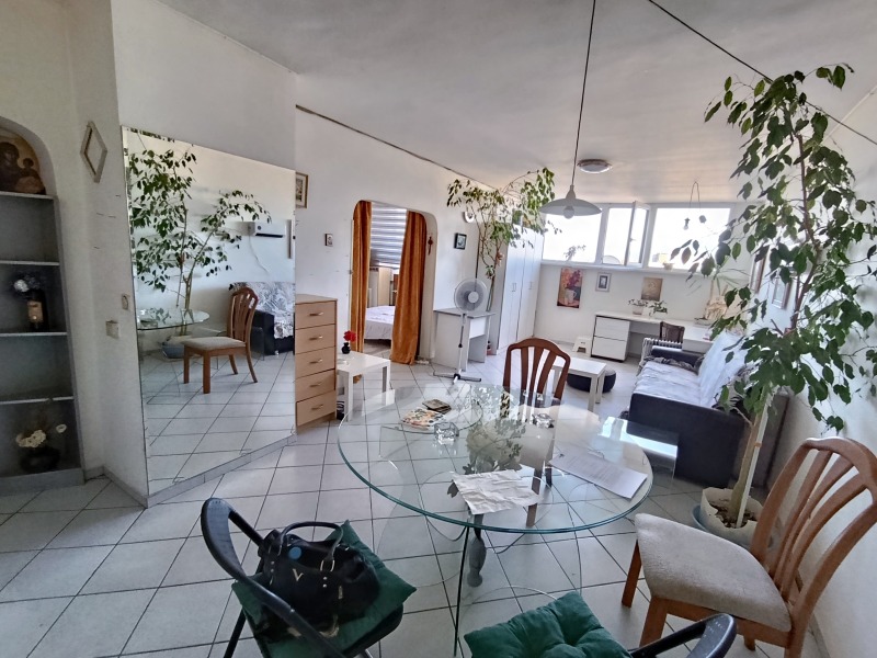 Дава под нем  2-стаен, град София, Надежда 4 •  325 EUR • ID 86237962 — holmes.bg - [1] 