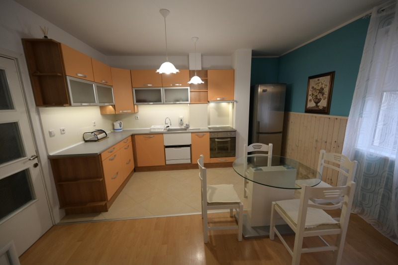 Дава под нем  3-стаен, град Пловдив, Кючук Париж •  425 EUR • ID 24778848 — holmes.bg - [1] 