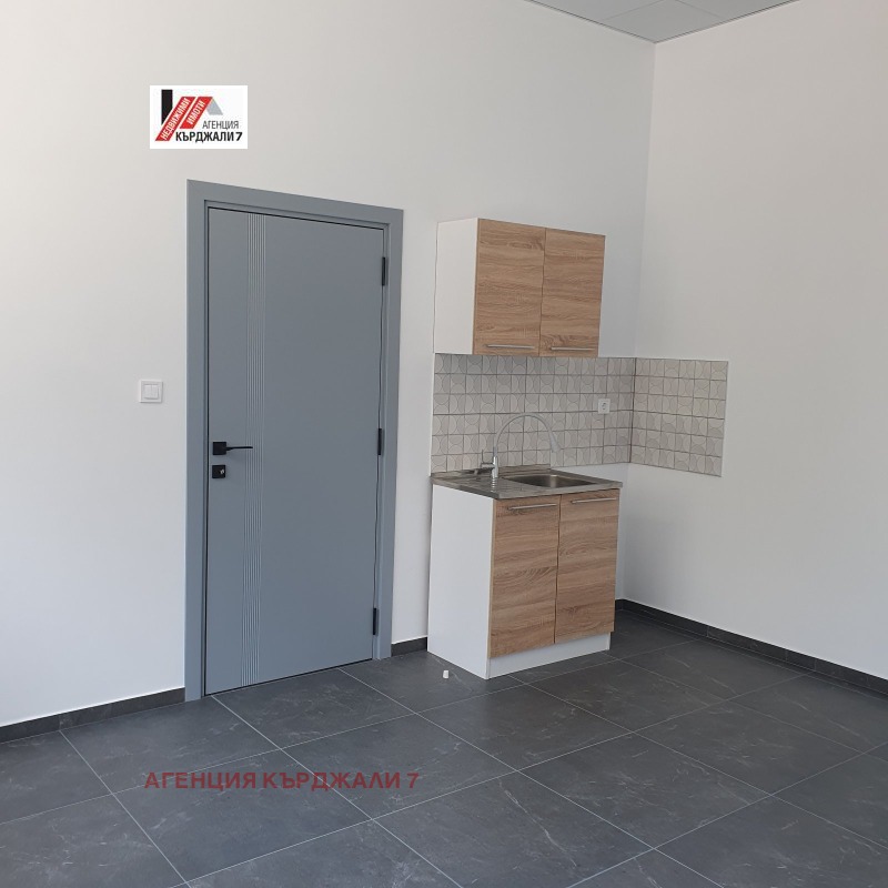 Дава под Наем ОФИС в град Кърджали, Център - 32 кв.м / 300 € » 586.75 лв., АГЕНЦИЯ КЪРДЖАЛИ 7