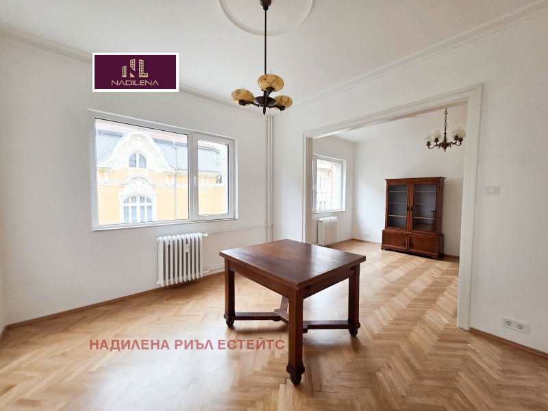 Дава под Наем 3-СТАЕН в град София, Център - 100 кв.м / 1 090 € » 2 131.85 лв., НАДИЛЕНА РИЪЛ ЕСТЕЙТС