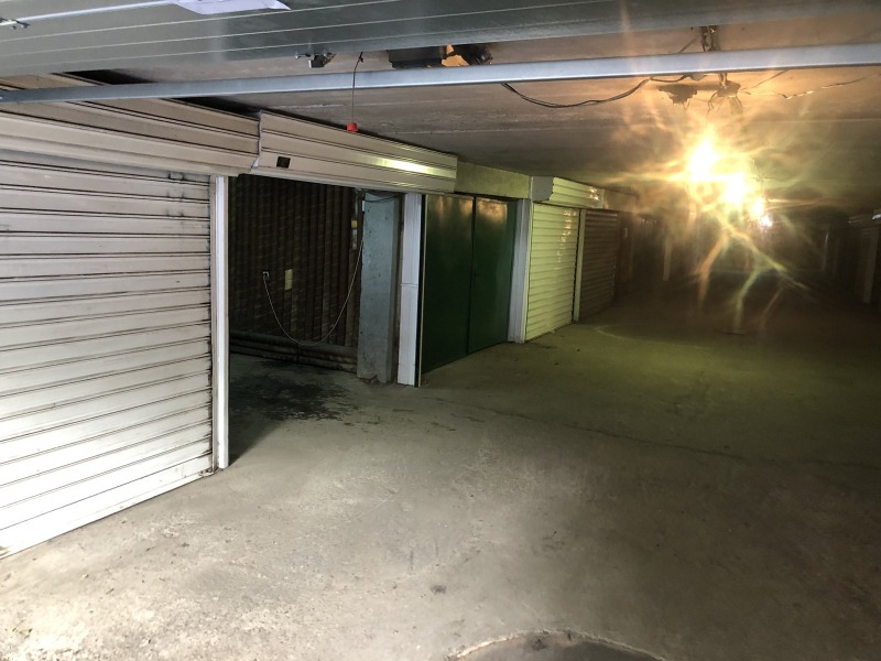 Дава под наем ГАРАЖ, ПАРКОМЯСТО, гр. София, Банишора, снимка 4 - Гаражи и паркоместа - 52945879