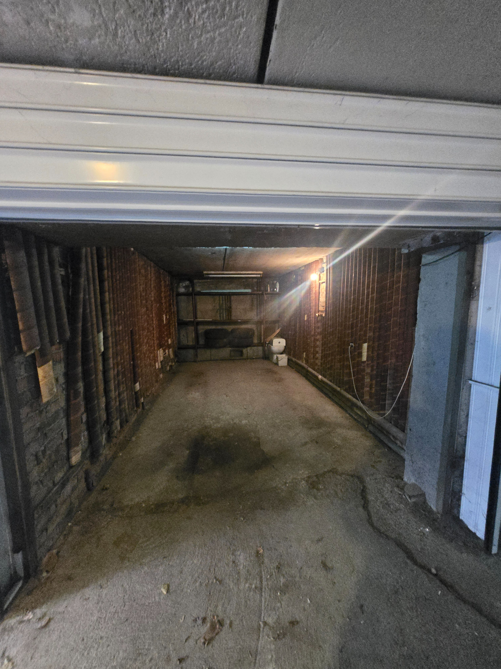 Дава под наем ГАРАЖ, ПАРКОМЯСТО, гр. София, Банишора, снимка 2 - Гаражи и паркоместа - 53662587