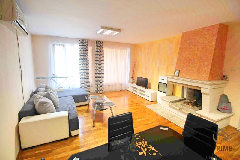Zu vermieten  1 Schlafzimmer Burgas , Zentar , 65 qm | 49828653