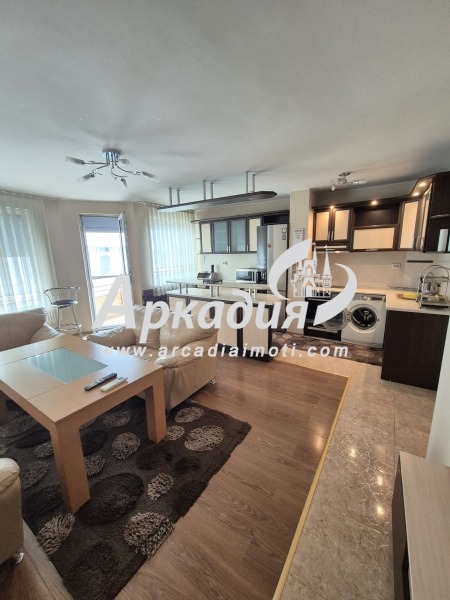 Kiadó  2 hálószobás Plovdiv , Karsijaka , 120 négyzetméter | 54003803