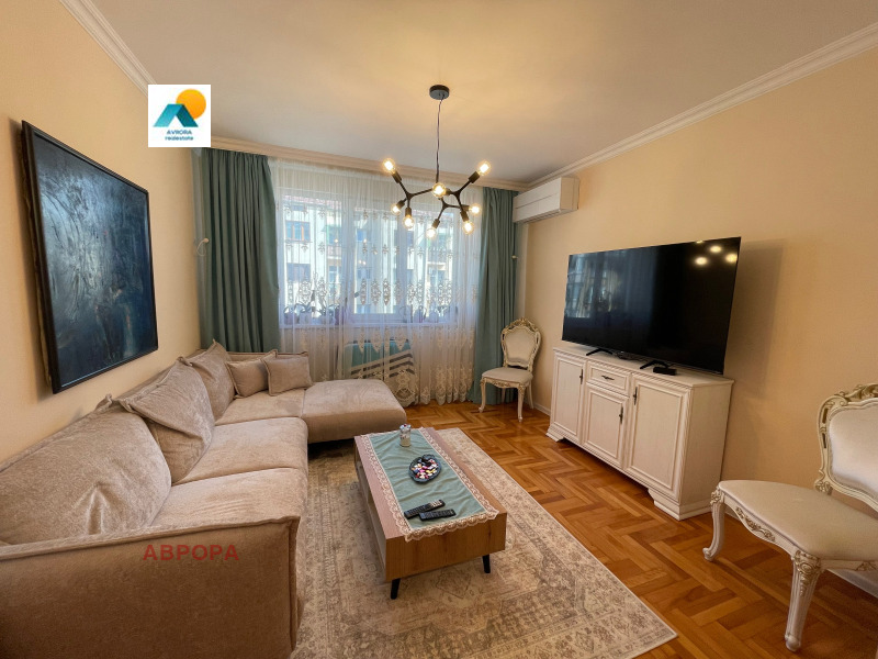 Издаје се  1 спаваћа соба Софија , Центар , 80 м2 | 91938226