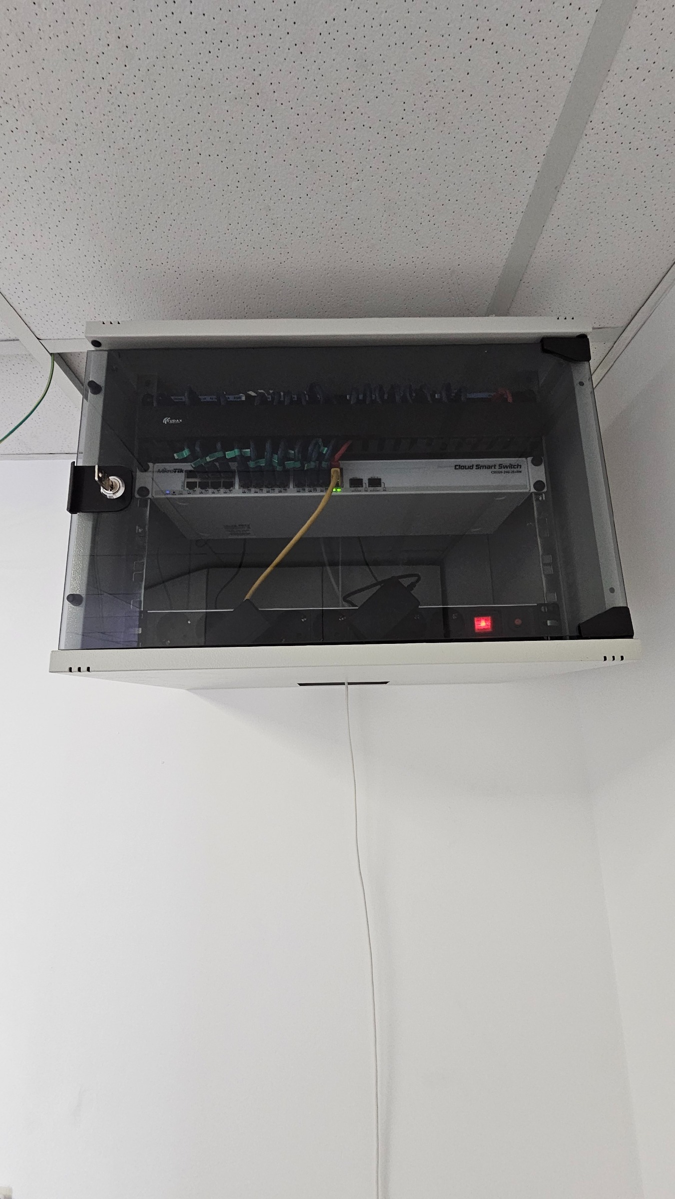 Дава под наем ОФИС, гр. Варна, Левски 2, снимка 14 - Офиси - 54328379