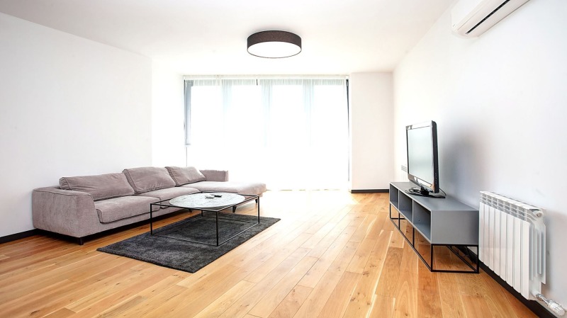 Zu vermieten  3 Schlafzimmer Sofia , Izgrew , 168 qm | 39549474