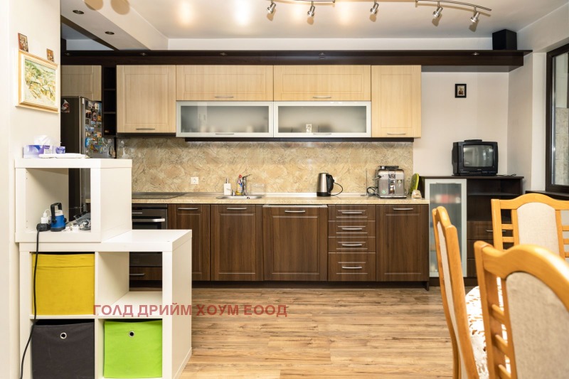 Da affittare  3+ camere da letto Burgas , Vazragdane , 125 mq | 57560795