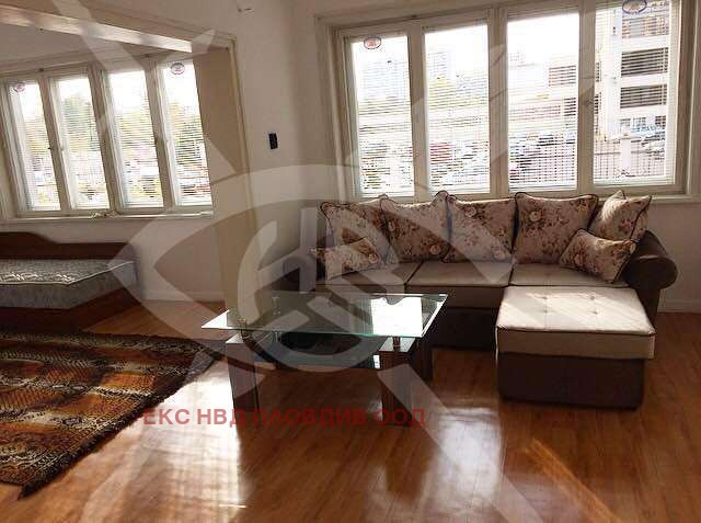 Дава под наем ЕТАЖ ОТ КЪЩА, гр. Пловдив, Кършияка