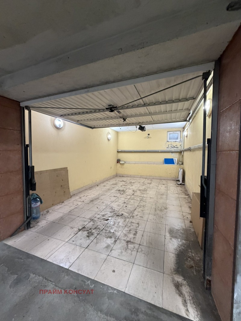 Дава под наем ГАРАЖ, ПАРКОМЯСТО, гр. Пловдив, Център, снимка 2 - Гаражи и паркоместа - 52534161