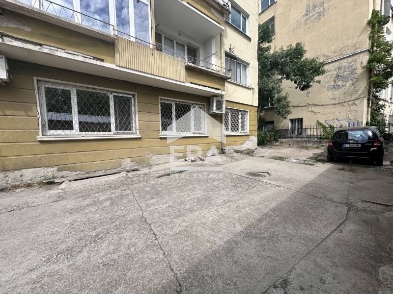 Дава под наем ГАРАЖ, ПАРКОМЯСТО, гр. Велико Търново, Център, снимка 3 - Гаражи и паркоместа - 52744884