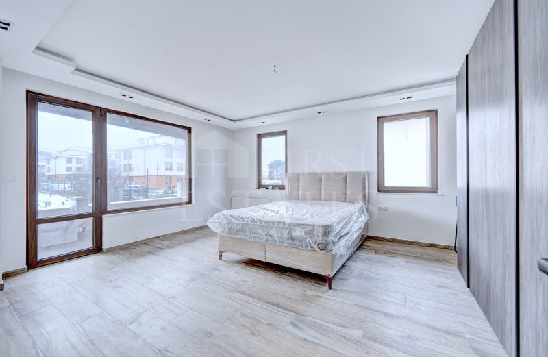 Дава под Наем КЪЩА в град София, Младост 4 - 345 кв.м / 3 300 € » 6 454.24 лв., КЕЛЪР УИЛЯМС ЦЕНТЪР