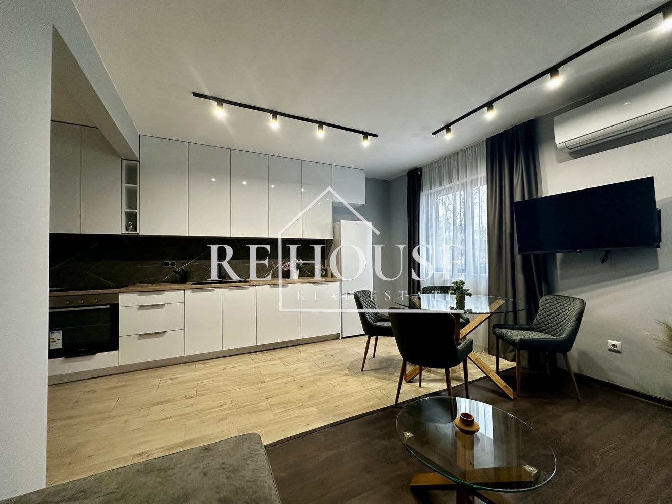 Дава под наем 3-СТАЕН, гр. Варна, Център