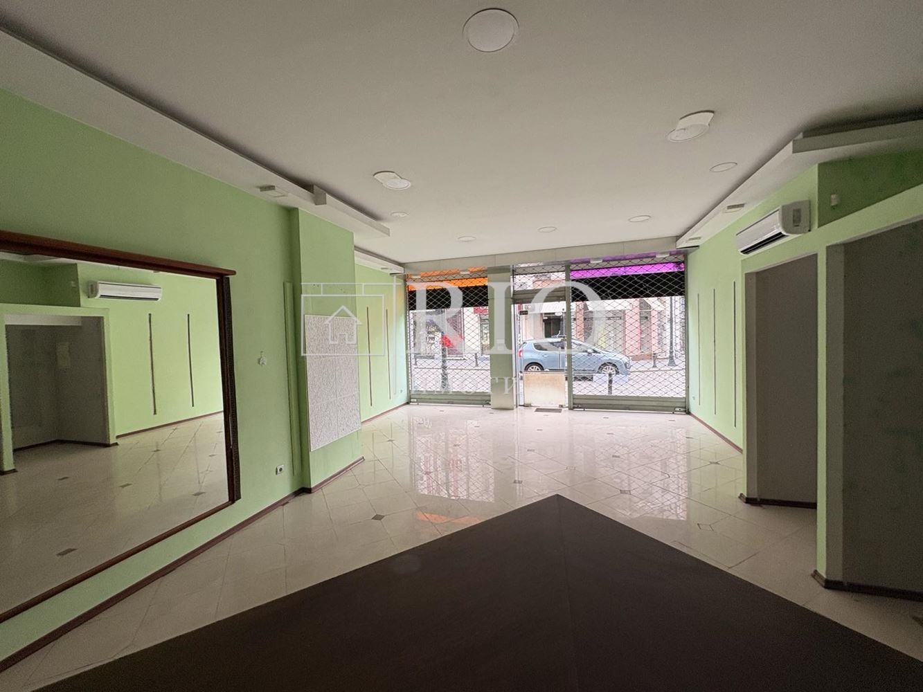 Дава под наем МАГАЗИН, гр. Пловдив, Център, снимка 2 - Магазини - 54107107