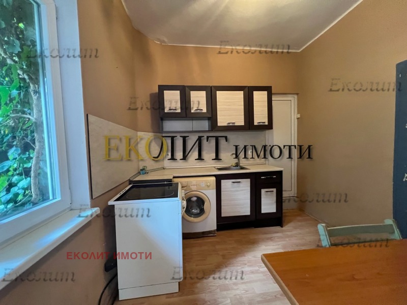 Дава под наем ЕТАЖ ОТ КЪЩА, гр. София, Център