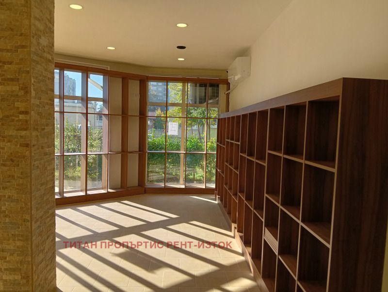 Дава под наем МАГАЗИН, гр. Бургас, област Бургас, снимка 2 - Магазини - 52420744