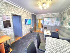 2 Schlafzimmer Zawod Druschba, Warna