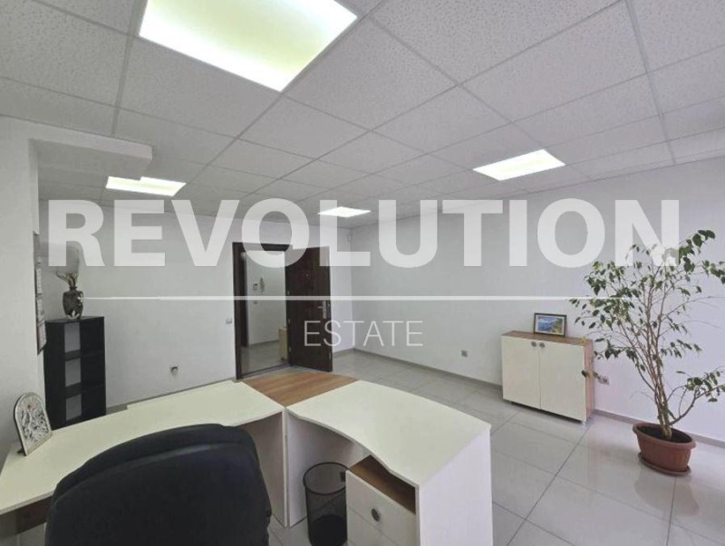 Дава под наем ОФИС, гр. Варна, Колхозен пазар, снимка 4 - Офиси - 53506215