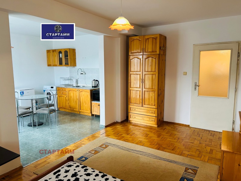 Дава под наем АТЕЛИЕ, ТАВАН, гр. София, Център