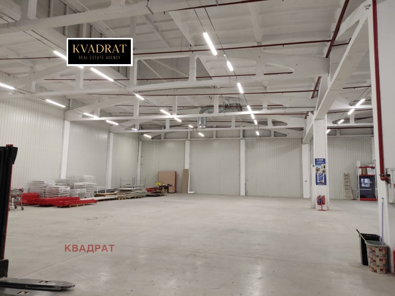 Дава под Наем СКЛАД в град София, Горубляне - 5200 кв.м / При запитване, КВАДРАТ