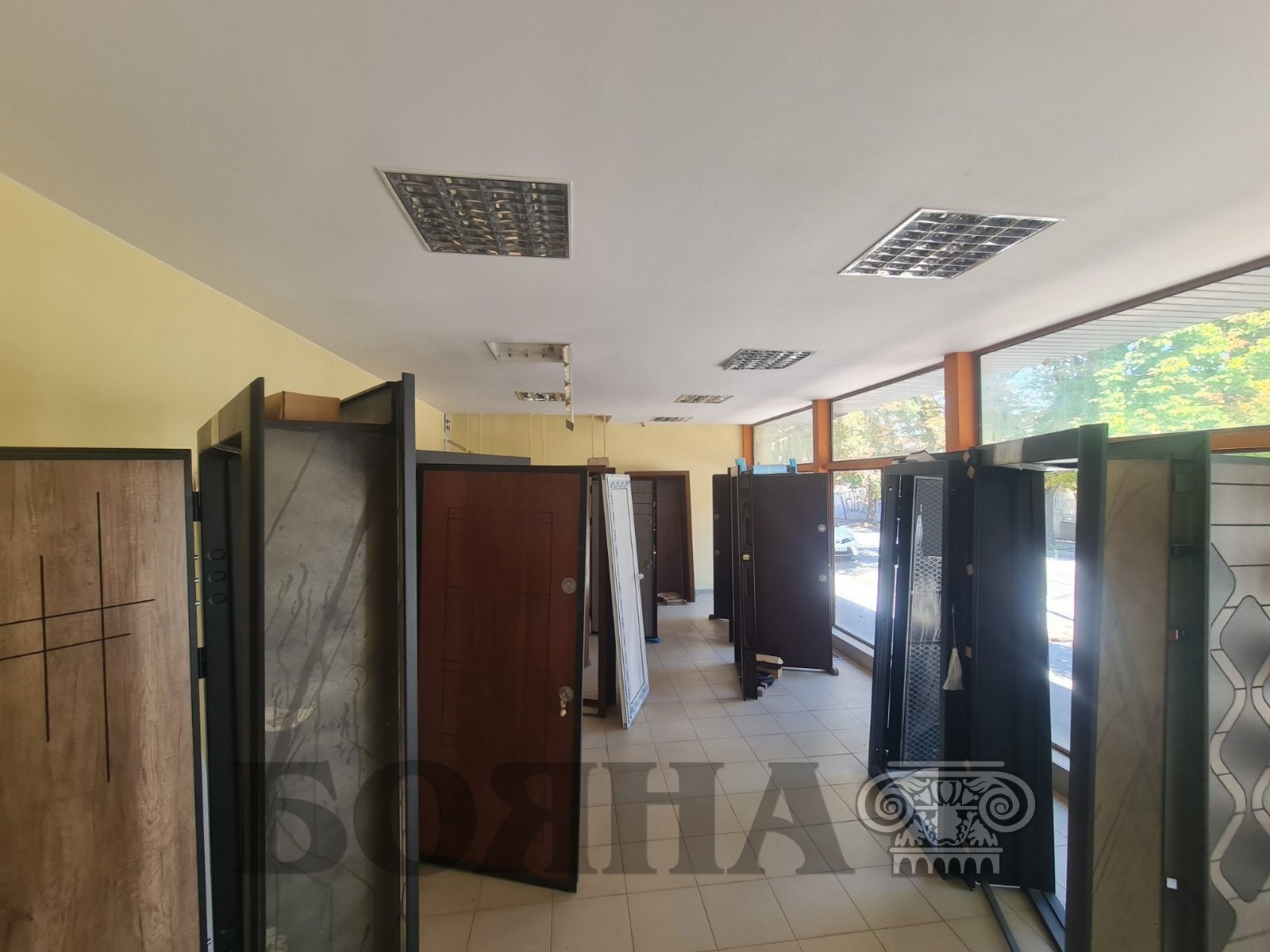 Дава под наем МАГАЗИН, гр. Русе, Център, снимка 8 - Магазини - 56021486
