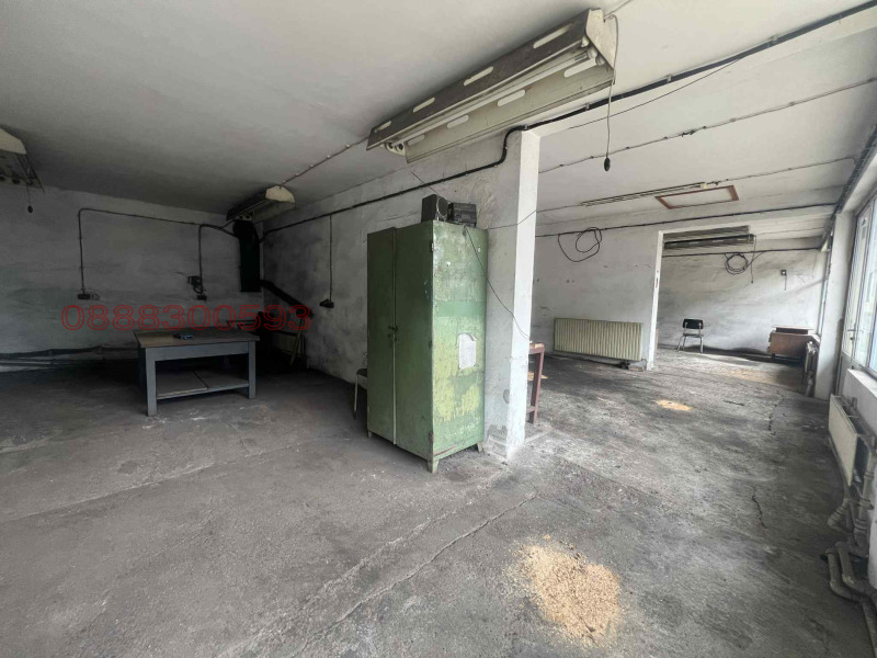 Дава под наем ПРОМ. ПОМЕЩЕНИЕ, гр. Габрово, Хаджицонев мост, снимка 3 - Производствени сгради - 52848581