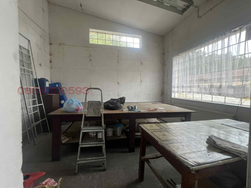 Дава под наем ПРОМ. ПОМЕЩЕНИЕ, гр. Габрово, Хаджицонев мост, снимка 4 - Производствени сгради - 52848581