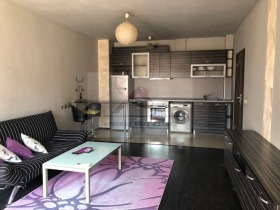 1 chambre Kolhozen pazar, Varna 1