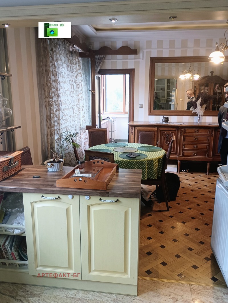 Zu vermieten  2 Schlafzimmer Sofia , Zentar , 100 qm | 19103115 - Bild [4]