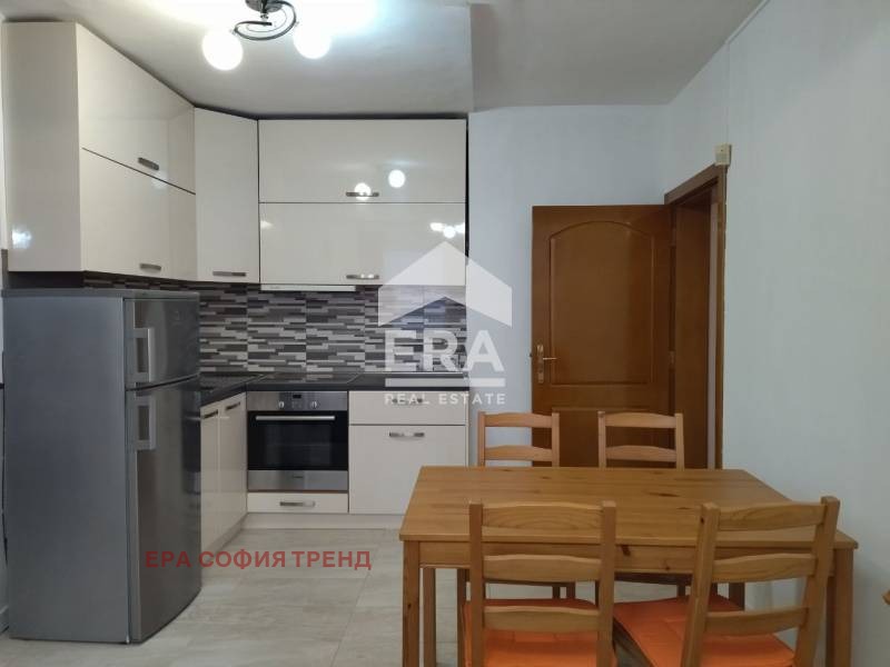 Zu vermieten  2 Schlafzimmer Sofia , Belite brezi , 137 qm | 37817066