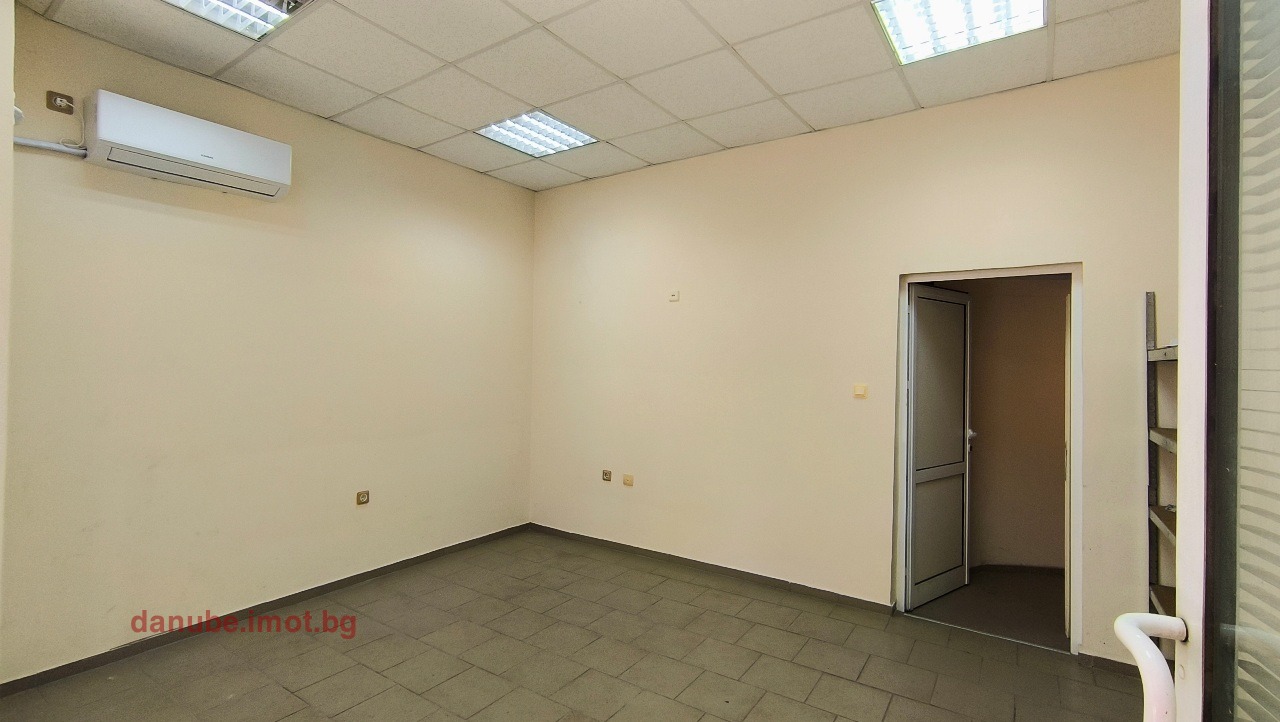 Дава под наем МАГАЗИН, гр. Русе, Център, снимка 2 - Магазини - 53608772