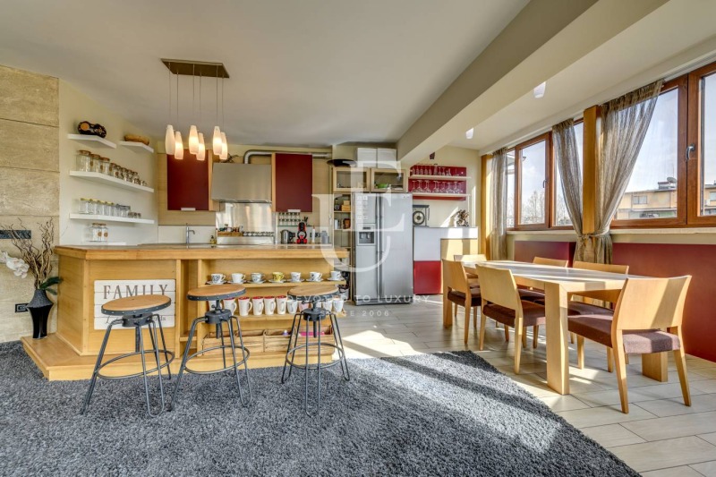 Do wynajęcia  3 sypialnie Sofia , Witosza , 283 mkw | 55580138