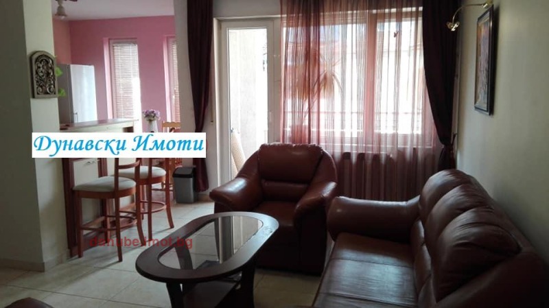 Дава под нем  3-стаен, град Русе, Център •  750 EUR • ID 29706224 — holmes.bg - [1] 