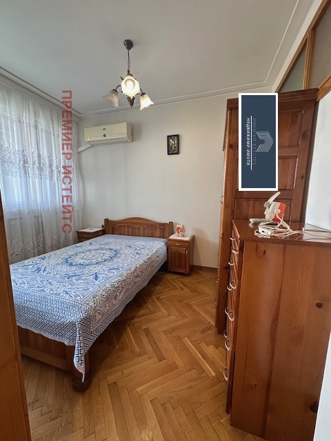 En renta  1 dormitorio Sofia , Meditsinska akademiya , 62 metros cuadrados | 44050242