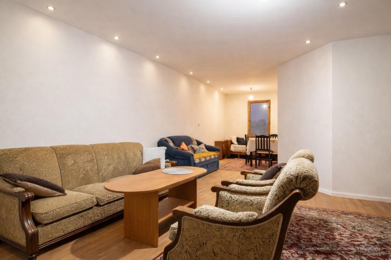 Дава под наем МНОГОСТАЕН, гр. Пловдив, Въстанически