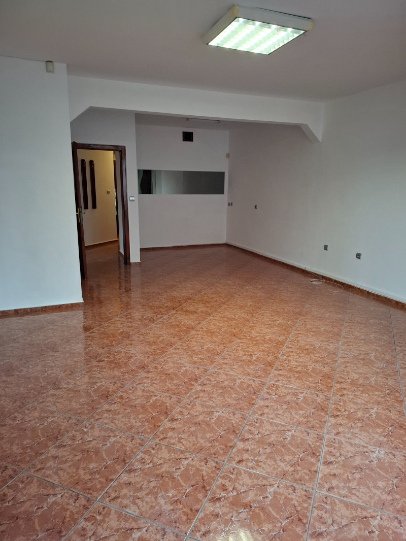 Дава под Наем ОФИС в град София, Оборище - 75 кв.м / 500 € » 977.92 лв., ЛАТИНШЕФ ЕСТЕЙТ ЕООД