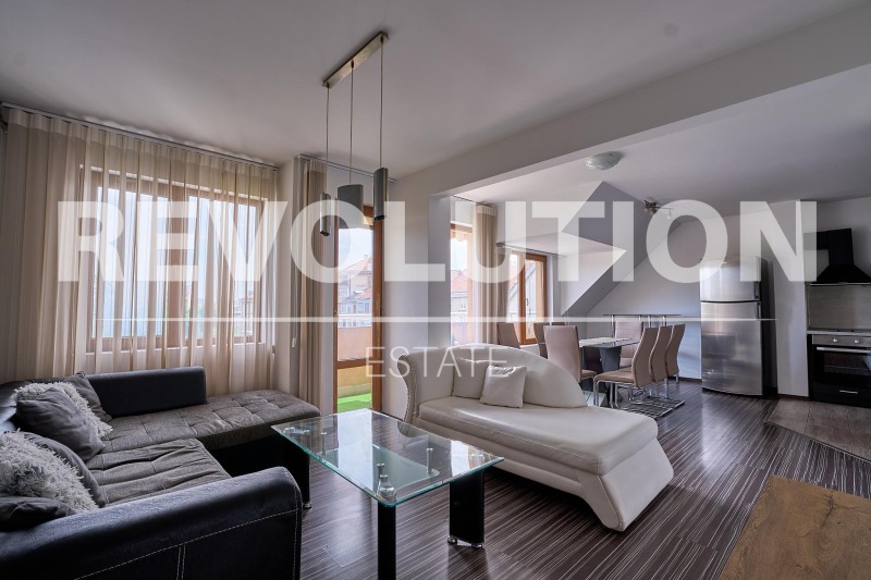 Издаје се  2 спаваће собе Пловдив , Центар , 90 м2 | 42989758